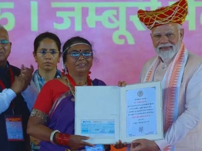 बस्तर की जनजातीय महिला कलाकार जयमती को मिला राष्ट्रीय सम्मान:  पीएम मोदी ने भोपाल में दिया अहिल्याबाई होलकर पुरस्कार, बिना स्कूल गए 6 विषयों में किया एमए - Kondagaon News
