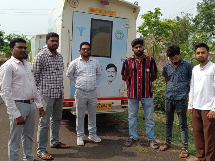बालाघाट में पशु चिकित्सा सेवाएं ठप:  तीन माह से वेतन नहीं मिलने पर 33 आउटसोर्स कर्मी हड़ताल पर, 11 ब्लॉक प्रभावित - Balaghat (Madhya Pradesh) News