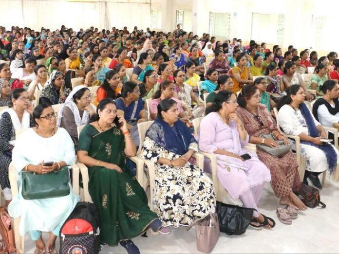 बुरहानपुर में मनी अहिल्याबाई की 300वीं जयंती:  ग्रामीण महिलाओं के लिए नेतृत्व कौशल कार्यशाला; आपदा प्रबंधन और बचाव संबंधी महत्वपूर्ण जानकारी दी - Burhanpur (MP) News