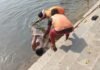मंदाकिनी नदी में मिला कानपुर के युवक का शव:  चित्रकूट में नहाते समय डूबा युवक; कपड़े और आधार कार्ड से हुई पहचान - Satna News