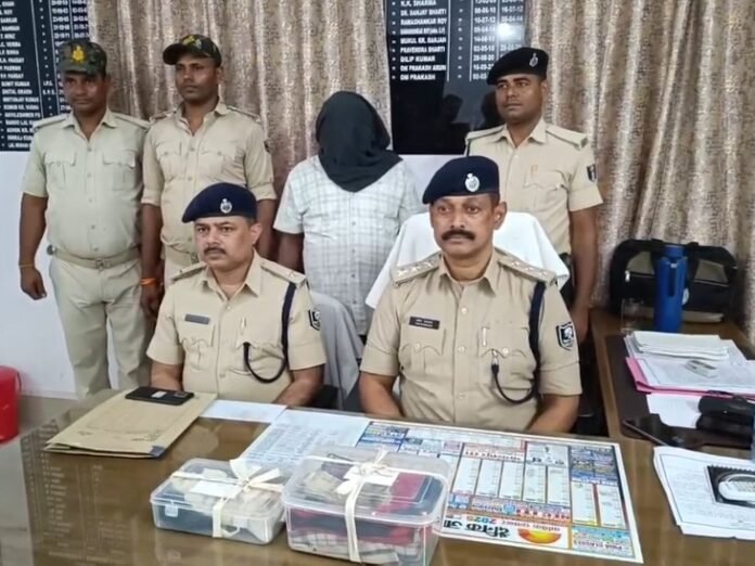 मक्का कारोबारी को लूटने वाला अपराधी गिरफ्तार:  2 दिन रेकी के बाद 4 अपराधियों ने दो भाइयों को घेरा था, अन्य की गिरफ्तारी अभी बाकी - Bhagalpur News
