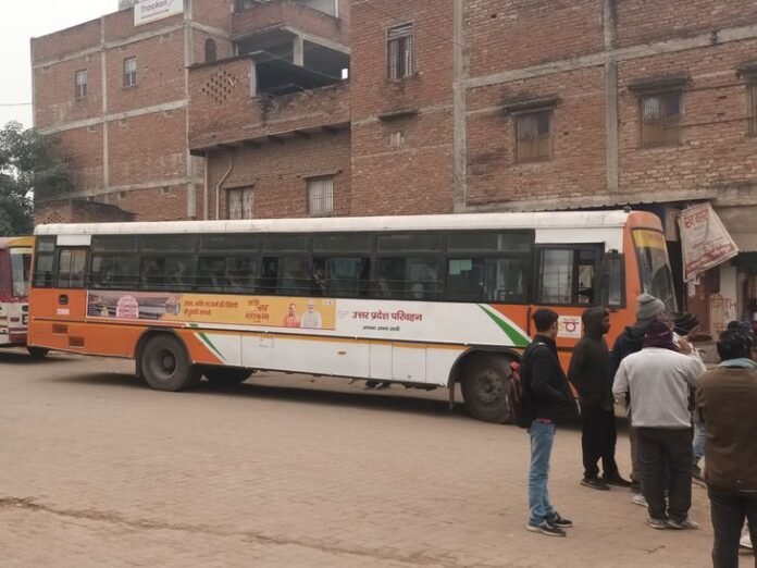 यूपी रोडवेज में नई सुविधा:  लंबी दूरी की बसों में डेबिट कार्ड से टिकट बुकिंग की सुविधा शुरू होगी - Jaunpur News