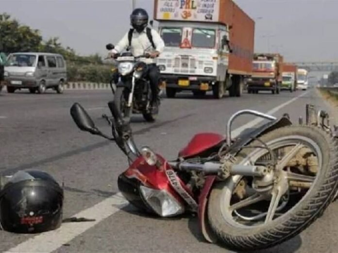 लखनऊ में अलग-अलग दुर्घटनाओं में दो लोगों की मौत:  बाइक से गिरकर महिला की मौत, डिलीवरी ब्वॉय की नाले में गिरने से जान गई - Lucknow News