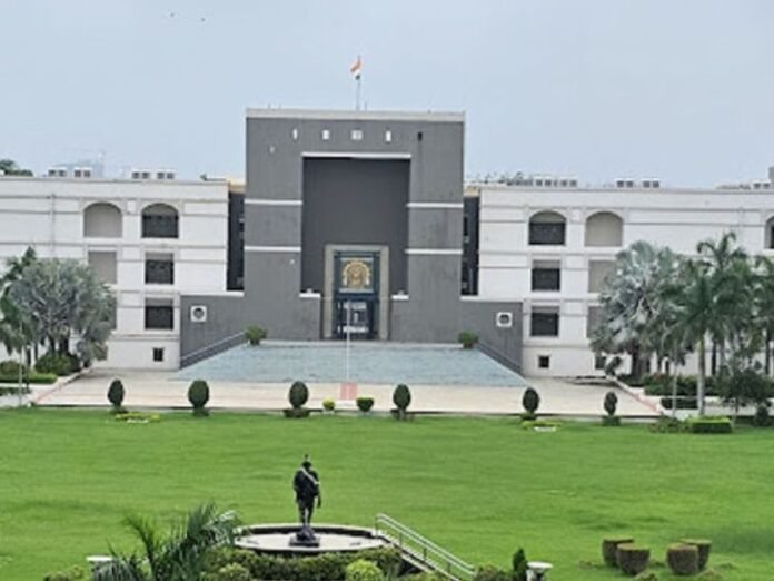 लिव-इन में रही लड़की के अबॉर्शन को कोर्ट का इंकार:  कोर्ट ने कहा- वयस्क उम्र में सहमति से रिश्ते बनने पर नहीं दे सकते गर्भपात की इजाजत - Gujarat News