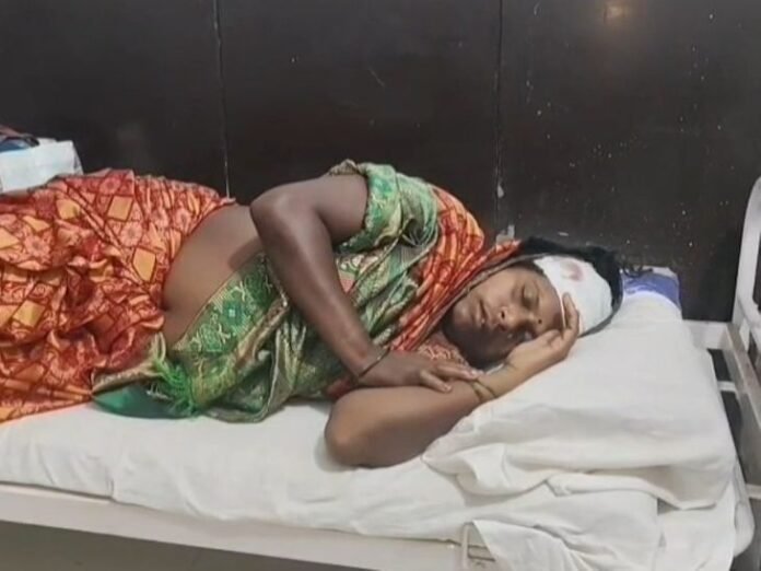 सिवनी में स्पीड ब्रेकर पर बाइक बेकाबू, माहिला घायल:  मढदेवरी गांव के पास हुई घटना; जबलपुर मेडिकल कॉलेज रेफर - Seoni News
