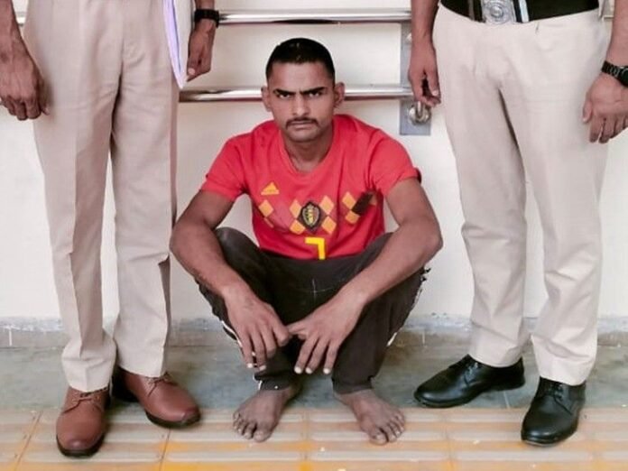 सोनीपत में पुलिस के हत्थे चढ़ा चोर:  कबाड़ी की दुकान और डेयरी में की थी वारदात; चोरी का सामान हुआ बरामद - Gohana News
