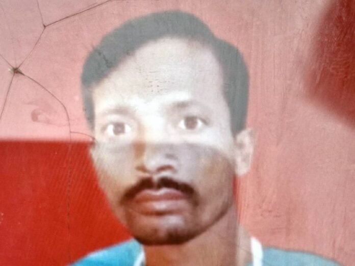 हजारीबाग में जंगल से मिला युवक का शव:  तीन लोगों के साथ जंगल जाते देखा गया था, परिवार ने हत्या की आशंका जताई - Hazaribagh News