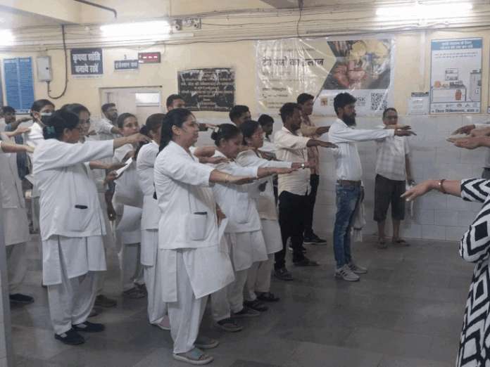 हरदा में तंबाकू के खिलाफ रैली, नुक्कड़ नाटक और संकल्प:  जिला अस्पताल में तंबाकू निषेध दिवस पर डॉक्टर्स और स्टाफ ने लिया नशामुक्ति का संकल्प - Harda News