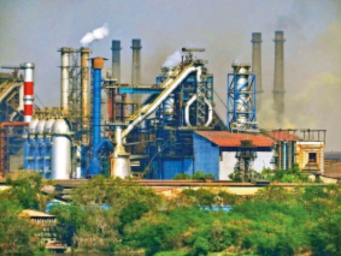 हर साल करीब 2.30 लाख टन कार्बन उत्सर्जन कम होगा:  चिमनी से निकलने वाली गैसों से एथेनॉल बनाएगी बीएसपी, ट्रायल शुरू किया गया - durg-bhilai News