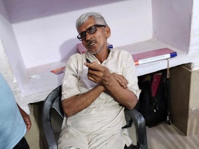 हाथरस में धनगर समाज के नेता ओमप्रकाश बघेल हिरासत में:  जाति प्रमाण पत्र की मांग को लेकर आगरा जा रहे थे, रास्ते में पुलिस ने रोका - Sadabad News