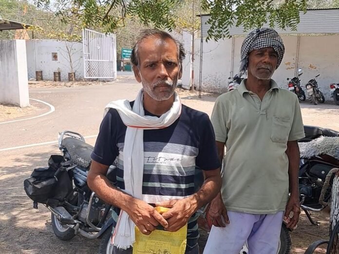‘अकाउंट खाली हो रहा, फोन पे चेक कर लो’:  ठग की बातों में फंसा खंडवा का वेल्डर; एक क्लिक में गंवाए 43 हजार रूपए - Khandwa News
