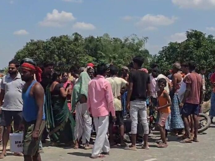 2 बाइक की टक्कर में महिला की मौत:  बेतिया में बेटे के छेका का सामान खरीदने जा रही थी, 4 लोग घायल;एक की हालत गंभीर - Bettiah (West Champaran) News