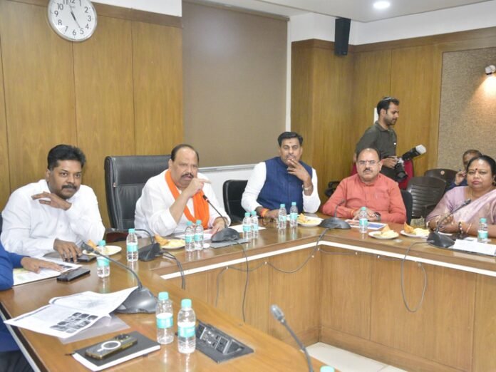 भोपाल में प्रभारी मंत्री काश्यप ने ली मीटिंग:  कम्प्रिहेंसिव मोबिलिटी प्लान पर चर्चा; विधायक-महापौर भी हुए शामिल - Bhopal News