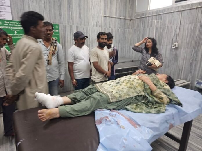 अबोहर में ई-रिक्शा पलटा:  एक महिला का पैर कुचला, दो घायल; बाइक से बचने के चक्कर में हादसा - Abohar News