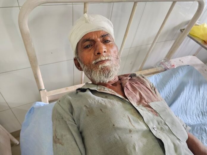 अबोहर में बुजुर्ग दंपती पर हमला:  प्लॉट में पानी छोड़ने का विवाद, दामाद और रिश्तेदारों ने तेजधार हथियारों से किया घायल - Abohar News