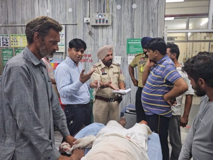 अबोहर में सड़क पर घायल मिला बुजुर्ग:  घर से बाइक लेकर निकला, परिजनों बोले- कोर्ट केस की रंजिश में किया गया हमला - Abohar News