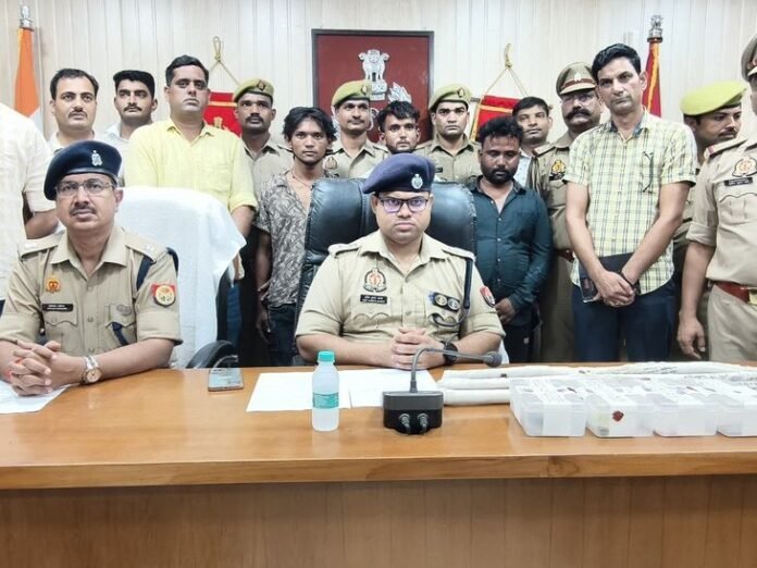 अमरोहा में डकैती की साजिश नाकाम:  कच्छा बनियान गैंग के 3 बदमाश गिरफ्तार, लूट का माल बरामद - Amroha News