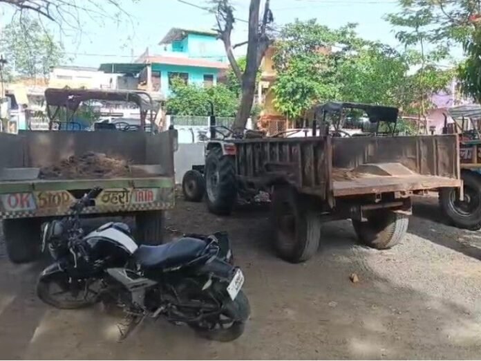 अवैध खनन पर निवाड़ी में कार्रवाई:  खनिज विभाग और पुलिस ने जब्त किए जेसीबी समेत 4 ट्रैक्टर, दो आरोपी गिरफ्तार - Niwari News
