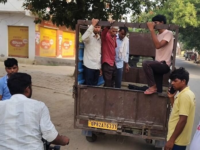 अवैध मिट्टी से भरे डंपर ने बाइक को मारी टक्कर:  चाचा की 17 घंटे बाद मौत; सब्जी लेने जा रहे थे चाचा-भतीजे, चालक फरार - Etah News