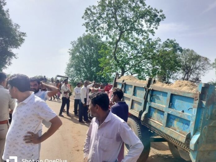 अवैध रेत परिवहन में खैरलांजी पुलिस की कार्रवाई:  3 ट्रेक्टर जब्त; चालक गिरफ्तार, मालिक हुआ फरार - Balaghat (Madhya Pradesh) News