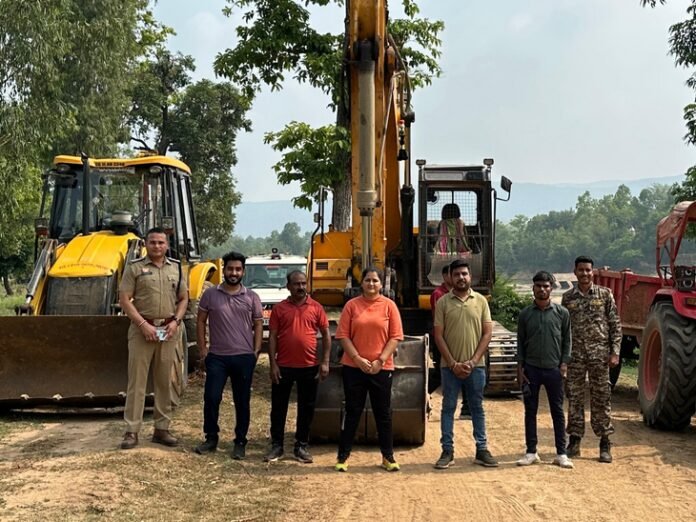 अवैध रेत भंडारण पर एक्शन...85 जगहों पर छापा:  बिलासपुर में दिनभर चली कार्रवाई; जेसीबी-पोकलेन, हाईवा, ट्रैक्टर समेत 52 गाड़ियां जब्त - Bilaspur (Chhattisgarh) News