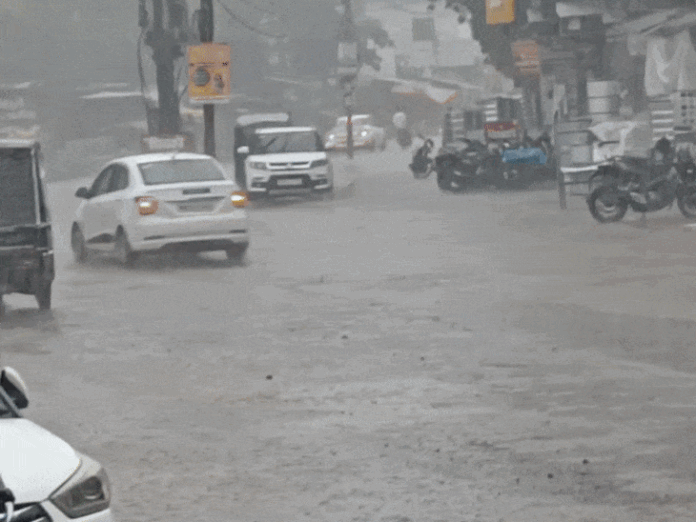 अशोकनगर में आधे घंटे झमाझम बारिश:  एक सप्ताह में तापमान में 8 डिग्री की गिरावट, सड़कों पर भरा पानी - Ashoknagar News