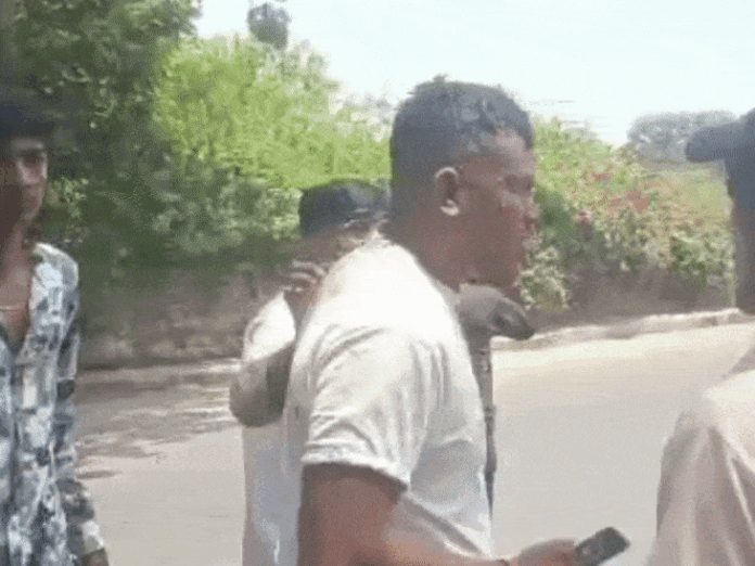 अहमदाबाद प्लेन क्रैश हादसे में 2 लोग बचे:  एक यात्री रमेश विश्वास कुमार की तस्वीर आई सामने, चलते हुए नजर आए; कहा- ये करिश्मे से कम नहीं