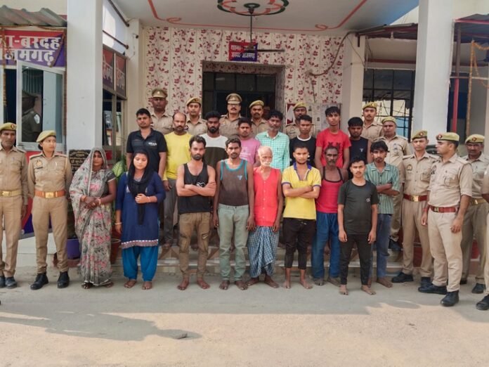 आजमगढ़ में पुलिस पर हमला करने वाले 17 गिरफ्तार:  थाना प्रभारी सहित पांच पुलिसकर्मी हुए हैं गंभीर रूप से घायल 35 लोगों के नाम दर्ज हुआ मुकदमा - Azamgarh News