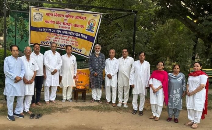  आदर्श नगर पार्क में लगाया योग कैंप - Jalandhar News