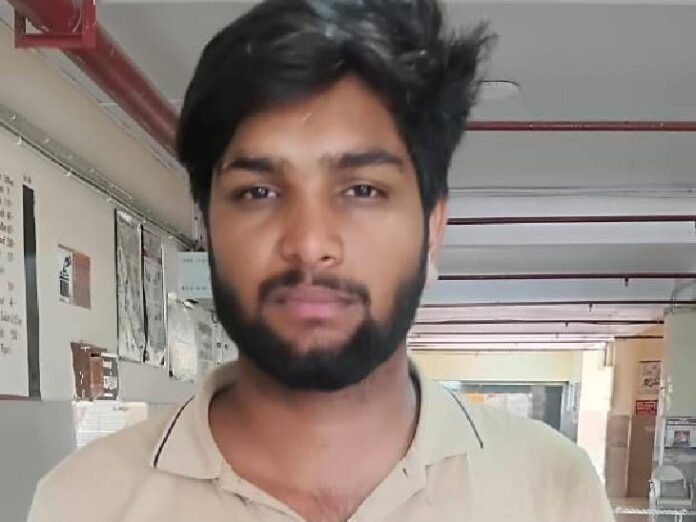 ईपीएफओ रिटायर अधिकारी से साइबर ठगी का मामला:  साइबर पुलिस ने चौथे आरोपी को किया गिरफ्तार, पैसों को क्रिप्टो में कनवर्ट कर ठिकाने लगाने का काम करता था - Kanpur News
