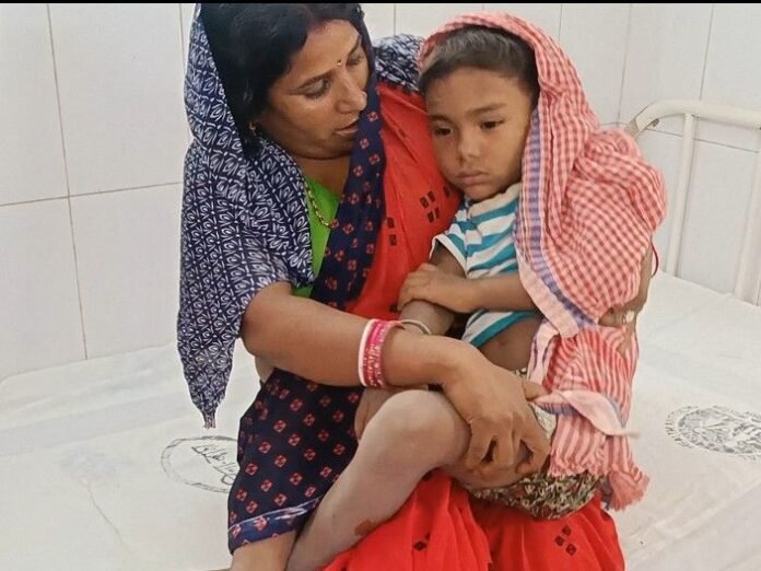 ई-रिक्शा चार्जर से 5 साल के बच्चे को लगा करंट:  विजयनगर में घर के बाहर खेलते समय हुआ हादसा, सदर अस्पताल में चल रहा इलाज - Banka News