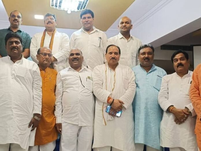 उत्तर प्रदेशीय प्राथमिक शिक्षक संघ की नई इकाई गठित:  गोंडा के शरद कुमार सिंह जिलाध्यक्ष, देवेंद्र प्रताप सिंह बने कोषाध्यक्ष - Gonda News