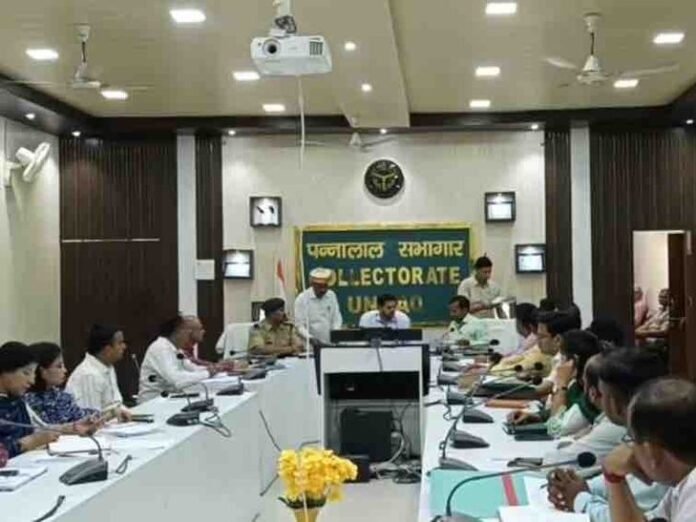 उन्नाव में बाढ़ से पहले की तैयारी पर डीएम सख्त:  गंगा-सई किनारे के गांवों में पहले से हो जरूरी इंतजाम, जिला स्तरीय समीक्षा बैठक - Unnao News
