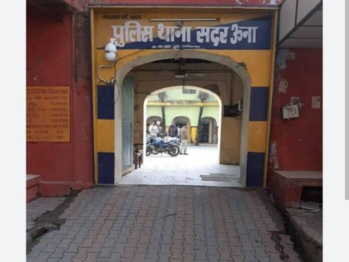 ऊना में कोर्ट के कर्मचारी की मौत:  कांगड़ा से ढूंढते हुए 2 दिन बाद पहुंची पत्नी, कमरे में सड़ी-गली हालत में मिला अर्धनग्न शव - Amb News