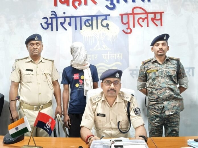 औरंगाबाद में फेक करेंसी के साथ ऑटो चालक अरेस्ट:  62 हजार 800 के जाली नोट बरामद, दुकानदार को देने के लिए जा रहा था - Aurangabad (Bihar) News