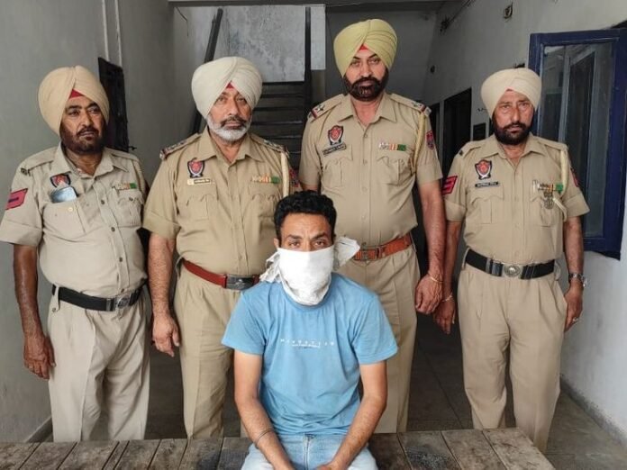 कपूरथला में पत्नी की हत्या का आरोपी गिरफ्तार:  इटली से लौटे पति ने सास के उकसाने पर मारा, दो बच्चों की थी मां - Kapurthala News