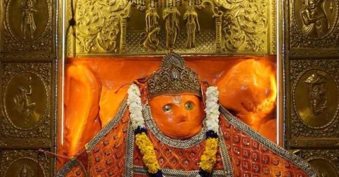 कमजोर मंगल और जीवन की उलझनों के लिए हनुमान जी के सामने जलाएं इस तेल का दीपक