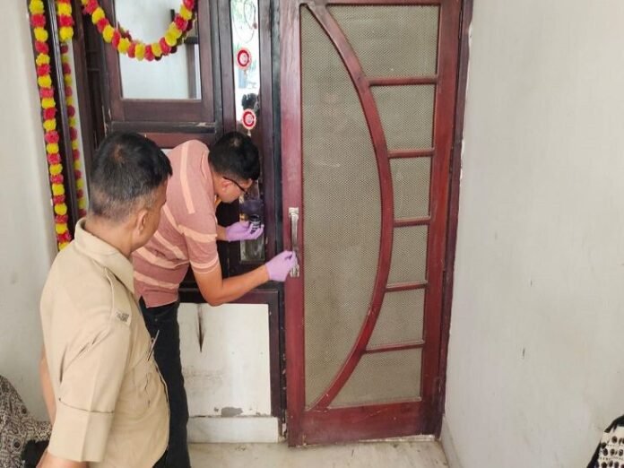 करनाल में जज के घर पर चोरी:  मुख्य गेट पर लगा था बाहर से ताला, दीवार कूदकर भागे दो युवक - Karnal News