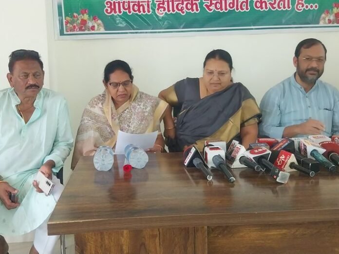 कांकेर में युक्तिकरण प्रक्रिया का विरोध:  BEO-डीईओ कार्यालय का घेराव करेगी कांग्रेस; विधायक बोली-  45 हजार शिक्षकों की नौकरी खतरे में - Kanker News