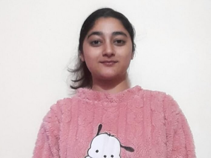 कांगड़ा की राजसी को NEET में मिली 1060वीं रैंक:  घर पर पढ़ाई कर पास की परीक्षा, पिता एक्साइज अधिकारी, मां आंगनबाड़ी वर्कर - Amb News