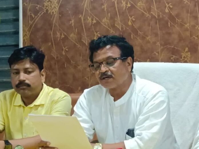 कांग्रेस बोली- 10 हजार से ज्यादा स्कूल बंद होंगे:  युक्तियुक्तकरण के खिलाफ आंदोलन का ऐलान, कहा- शिक्षकों के पद भी होंगे खत्म - Jashpur News