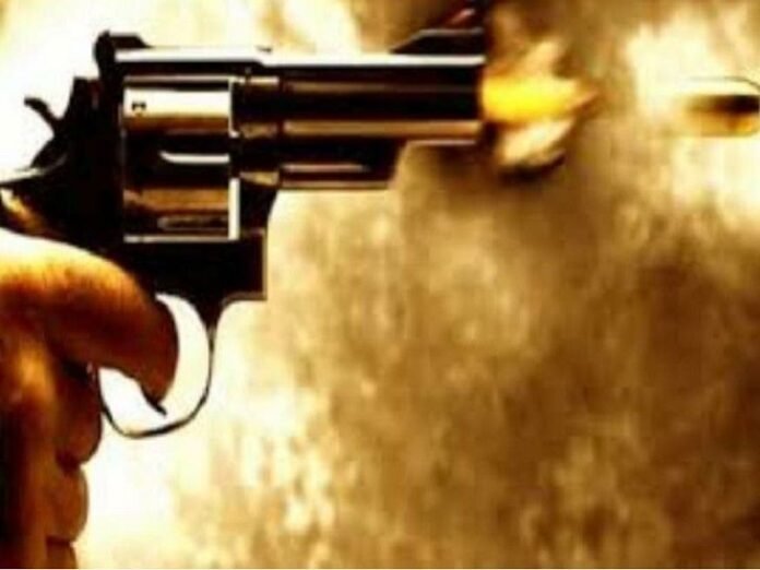 कानपुर के रायपुरवा में युवक को गोली मारी:  रंजिश के चलते आरोपी ने दिया वारदात को अंजाम, गंभीर हालत में घायल हैलट में एडमिट - Kanpur News