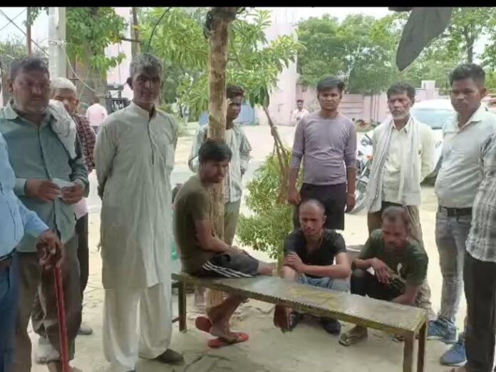 कासगंज में खांसी के इलाज के दौरान बच्चे की मौत:  डॉक्टर पर गलत इंजेक्शन देने का आरोप, परिजनों ने किया हंगामा, - Kasganj News