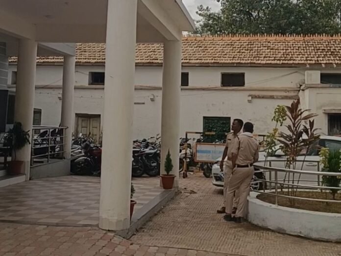 कुएं में सफाई करने उतरे दो मजदूरों की मौत:  एसडीईआरएफ ने शव निकाले, सिवनी के झूलेलाल कॉलोनी की घटना - Seoni News