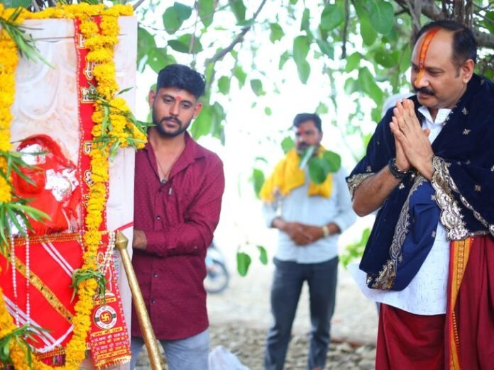 कुबेरेश्वरधाम में खेड़ापति हनुमान की प्राण-प्रतिष्ठा:  हजारों श्रद्धालुओं की मौजूदगी में पंडित प्रदीप मिश्रा ने की आरती - Sehore News