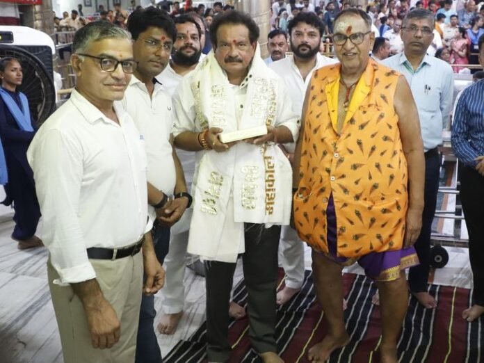 केंद्रीय राज्यमंत्री बघेल महाकाल मंदिर पहुंचे:  गर्भगृह के बाहर से किए दर्शन, देश की एकता-अखंडता के लिए की प्रार्थना - Ujjain News