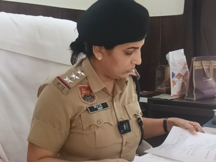 कैथल में कार ने मारी मोटरसाइकिल सवारों को टक्कर:  एक का सिर फटा और टांग टूटी, दोनों पीजीआई रेफर - Kaithal News