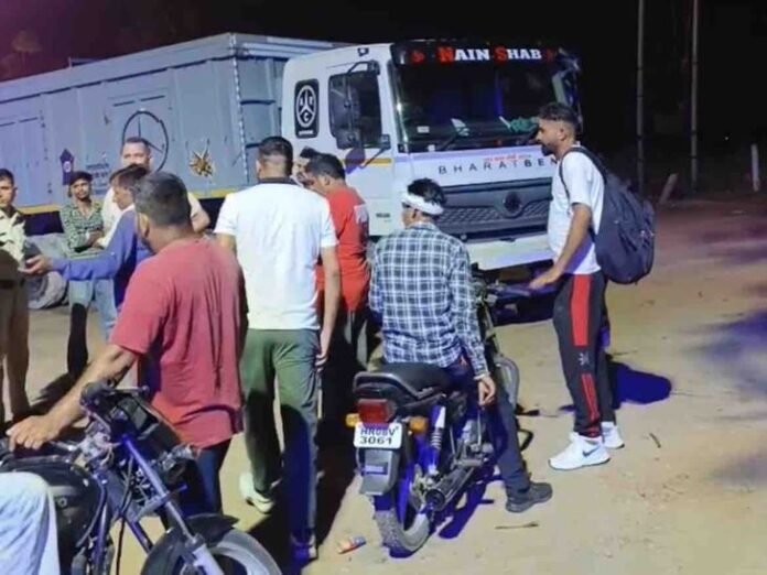 कैथल में ट्रक ने चौक को किया तहस-नहस:  नशे में धुत ड्राइवर ने मारी टक्कर, लोग बोले-बम फटने जैसी आवाज आई - Pundri News