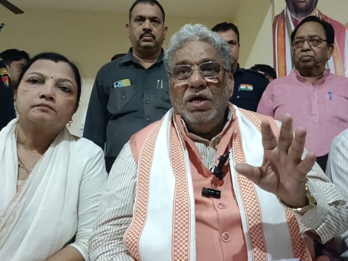 कैथल में सुरजेवाला के बयान पर पंचायत मंत्री का पलटवार:  बोले, जो पार्टी विपक्ष नेता नहीं बना सकी वह खुद फेल, प्रोफेशन मीट में रहे मुख्यवक्ता - Kaithal News