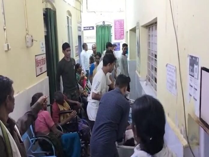 कोंडागांव में शादी से लौट रही पिकअप पलटी:  2 महिलाओं समेत 3 की मौत, 15 से ज्यादा घायल, 25 लोग सवार थे - Chhattisgarh News